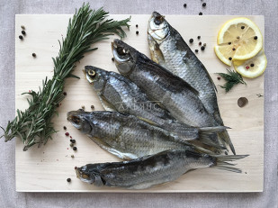 Ведро Ржаные гренки со вкусом шашлыка: Вобла вяленая астраханская крупная